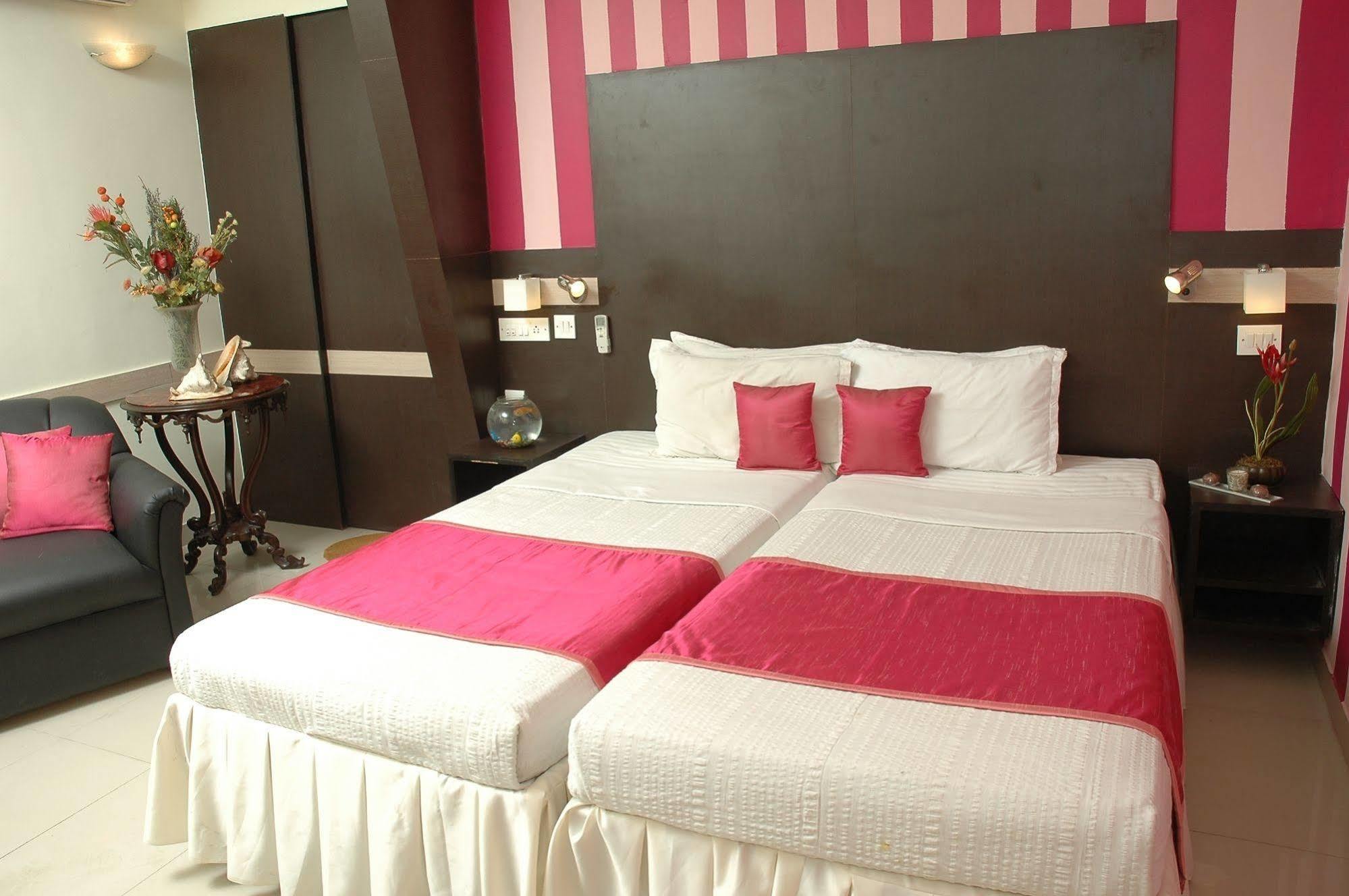 Istay Hotels Infantry Road Bangalore Bagian luar foto