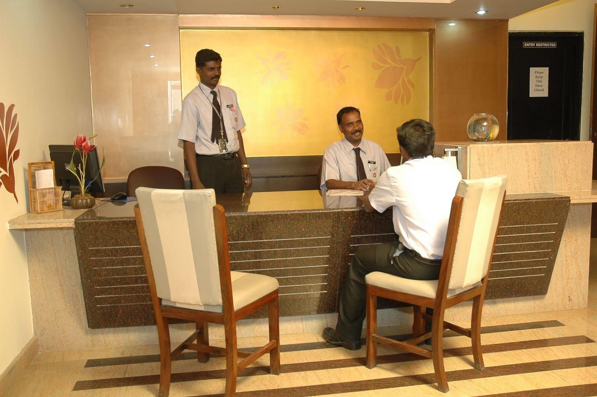 Istay Hotels Infantry Road Bangalore Bagian luar foto