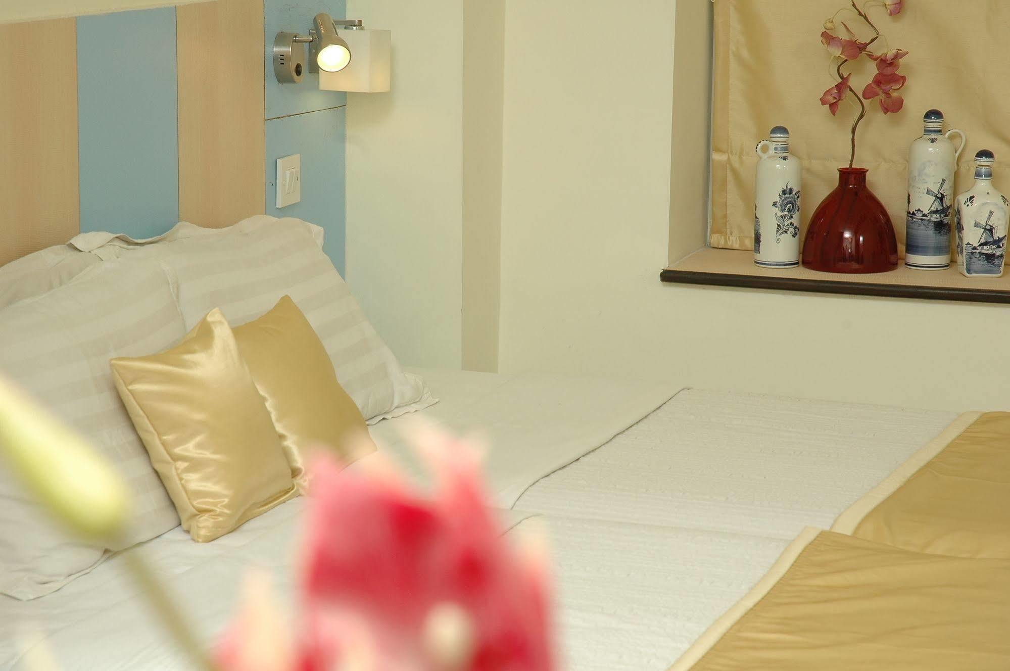 Istay Hotels Infantry Road Bangalore Bagian luar foto