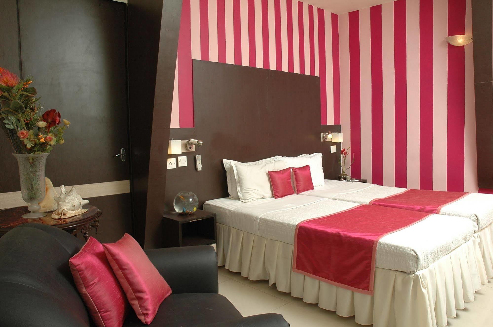 Istay Hotels Infantry Road Bangalore Bagian luar foto