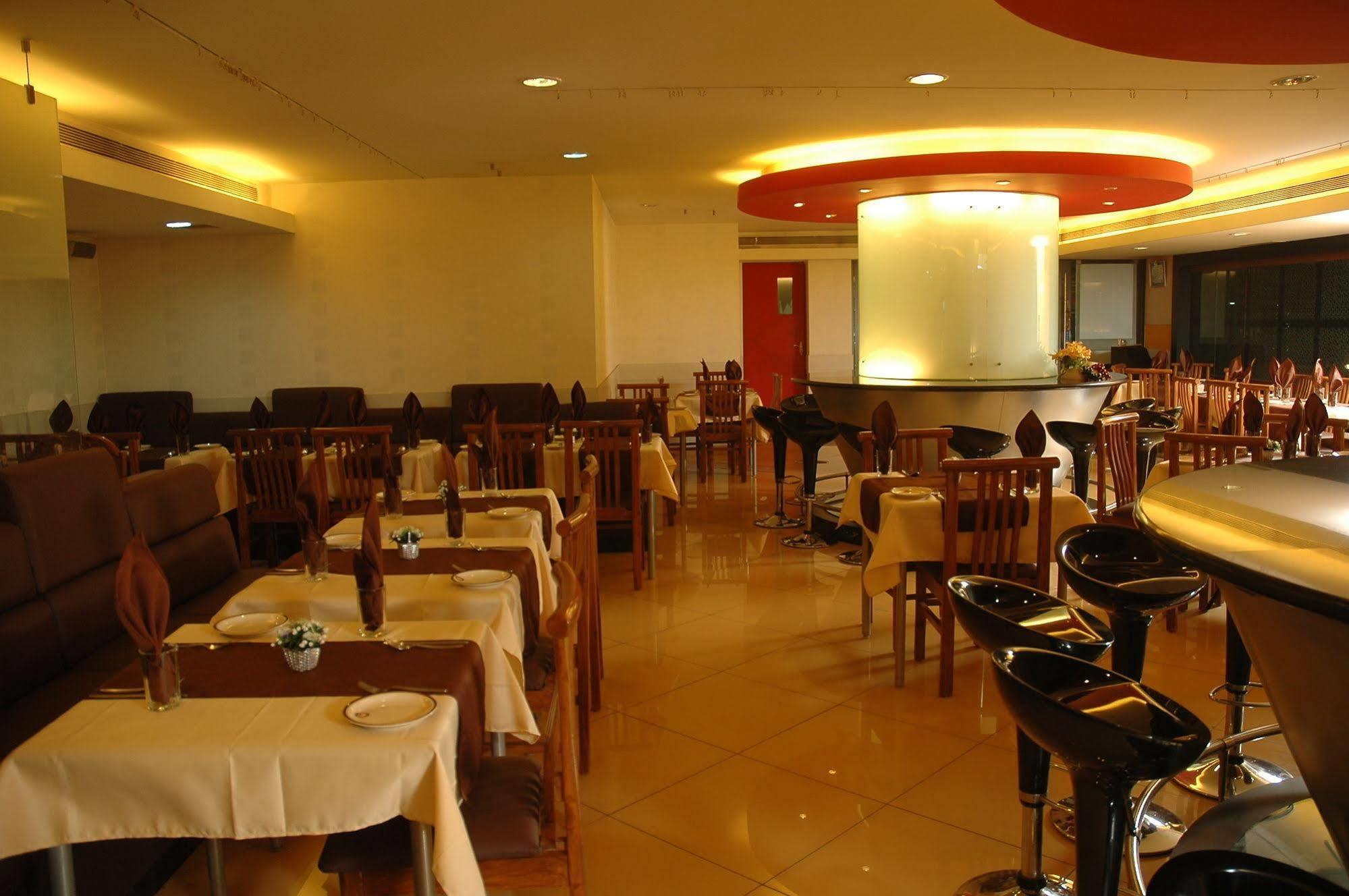 Istay Hotels Infantry Road Bangalore Bagian luar foto