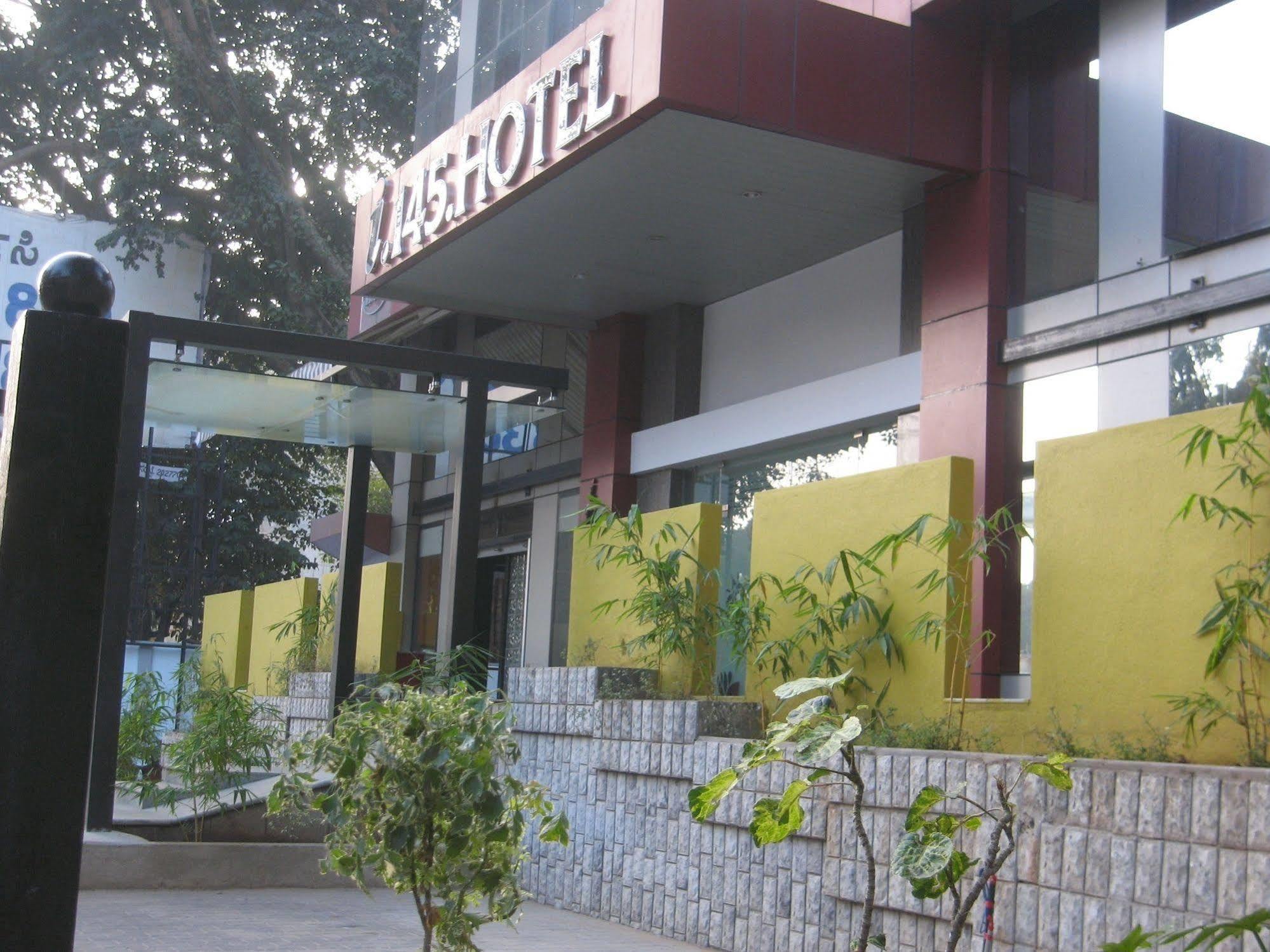 Istay Hotels Infantry Road Bangalore Bagian luar foto