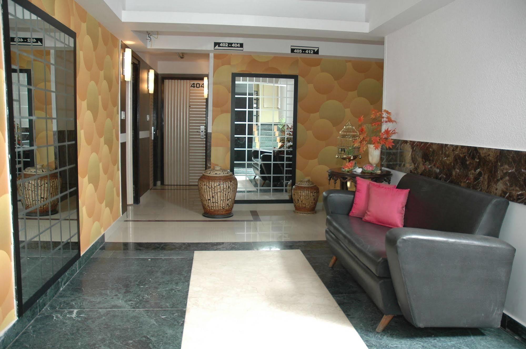 Istay Hotels Infantry Road Bangalore Bagian luar foto