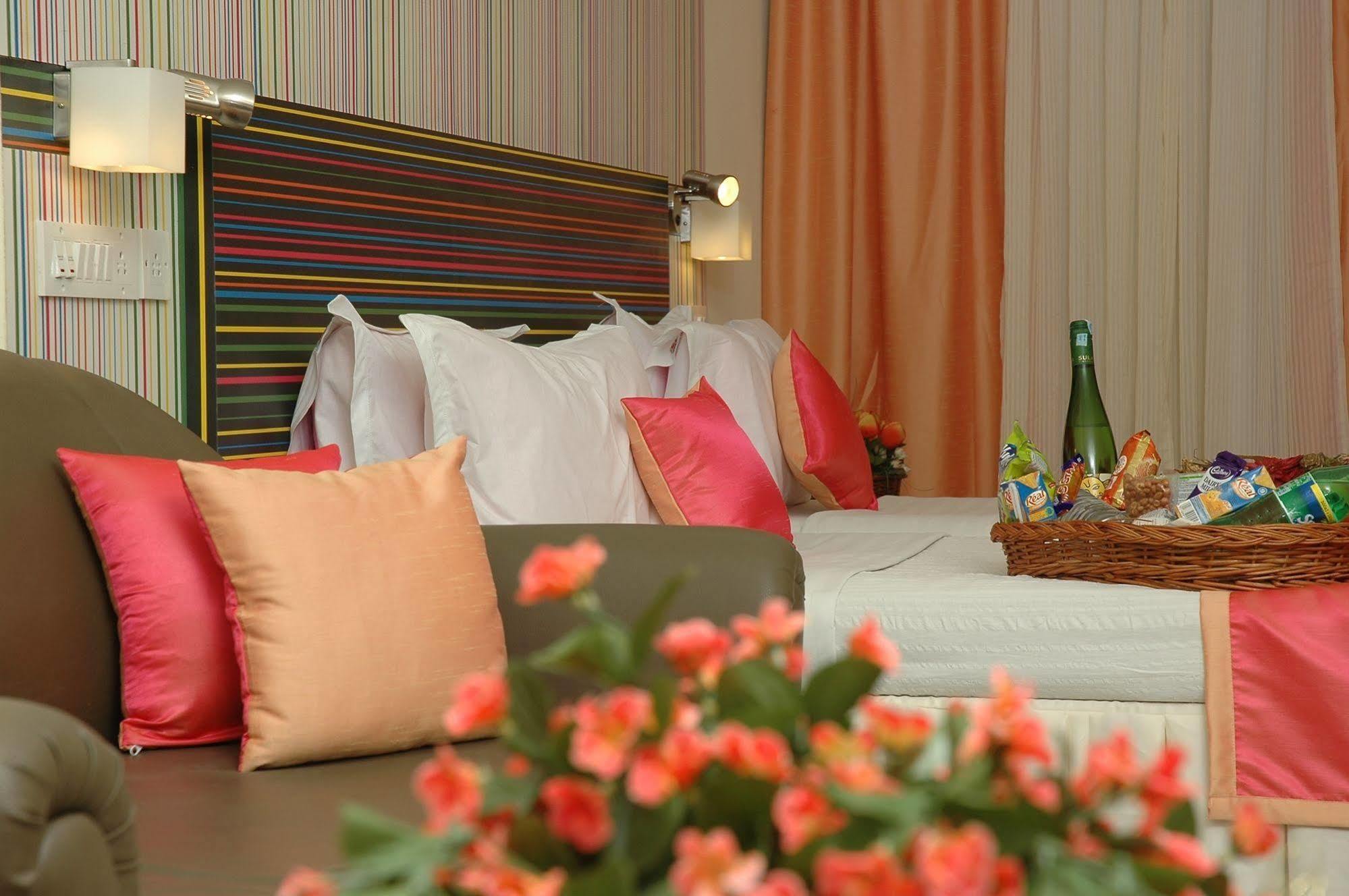 Istay Hotels Infantry Road Bangalore Bagian luar foto