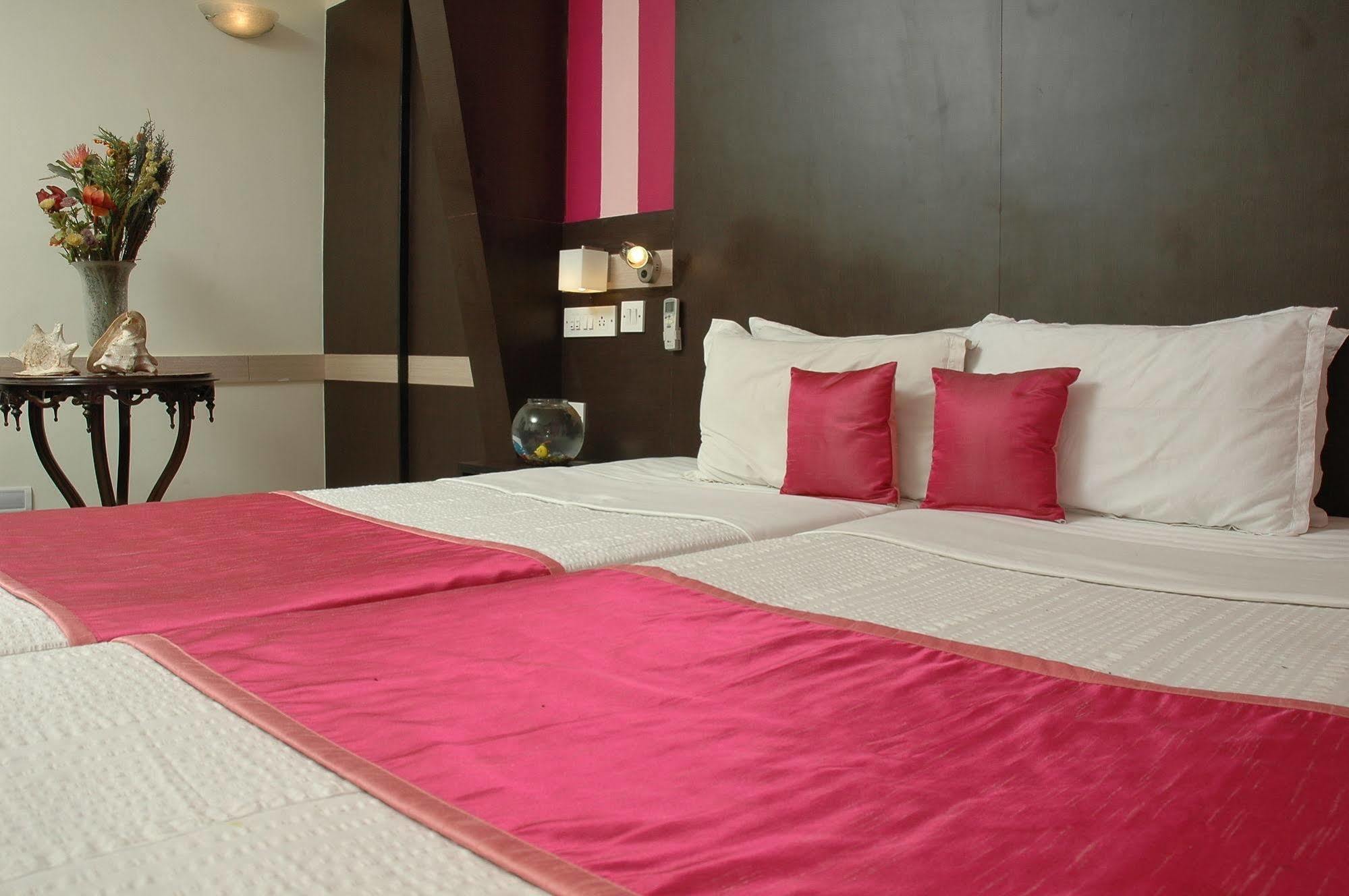 Istay Hotels Infantry Road Bangalore Bagian luar foto