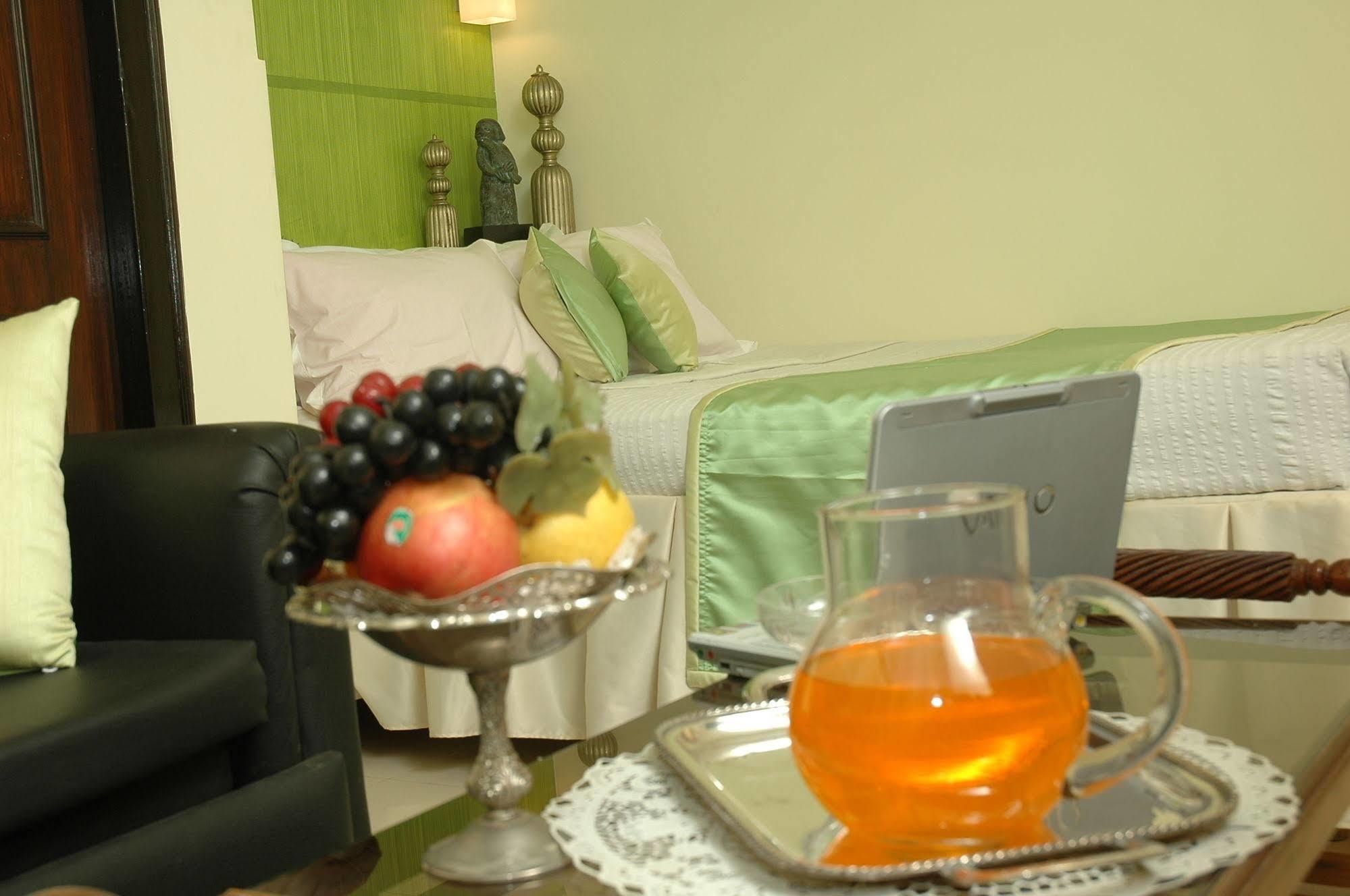 Istay Hotels Infantry Road Bangalore Bagian luar foto